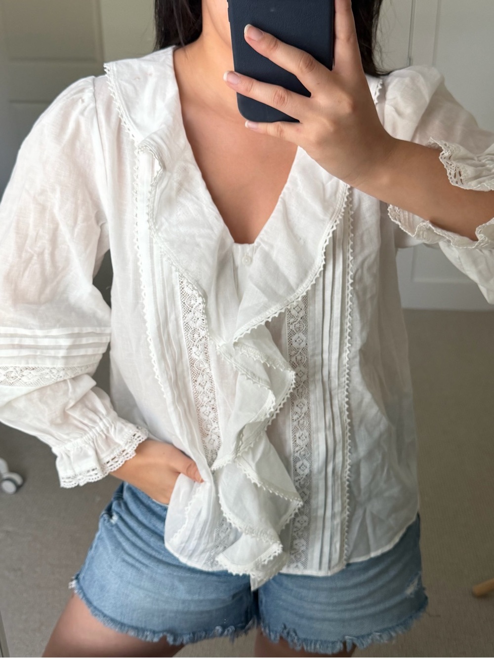 Cupcakes & Cashmere White Ruffle Long Sleeve Blouse